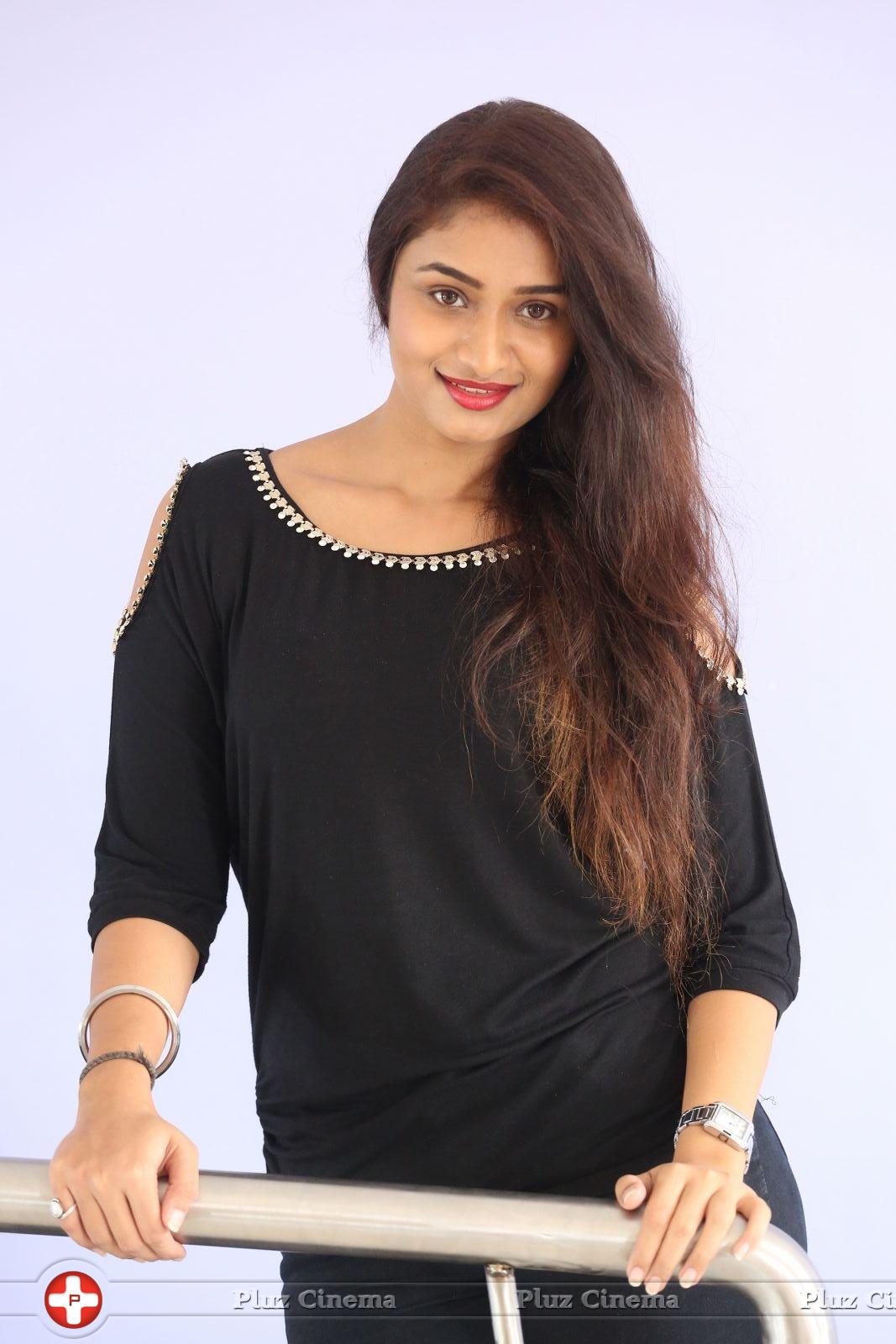 Kiran Chetwani New Photos | Picture 1410187