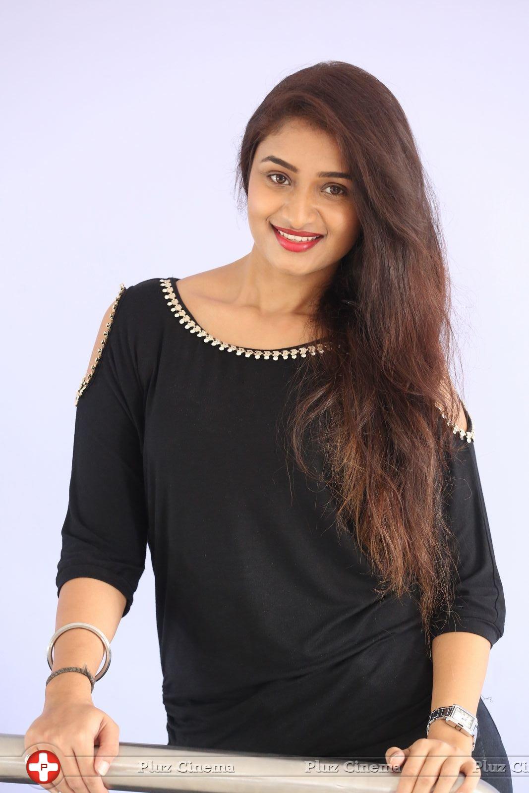 Kiran Chetwani New Photos | Picture 1410192