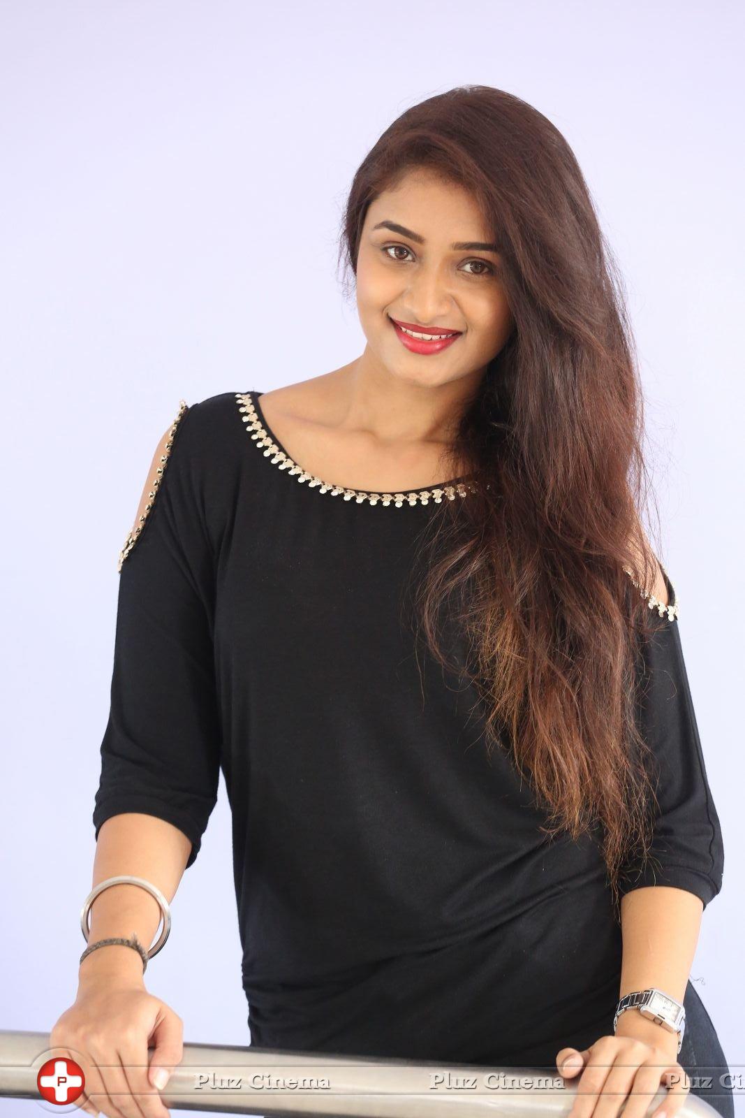 Kiran Chetwani New Photos | Picture 1410193