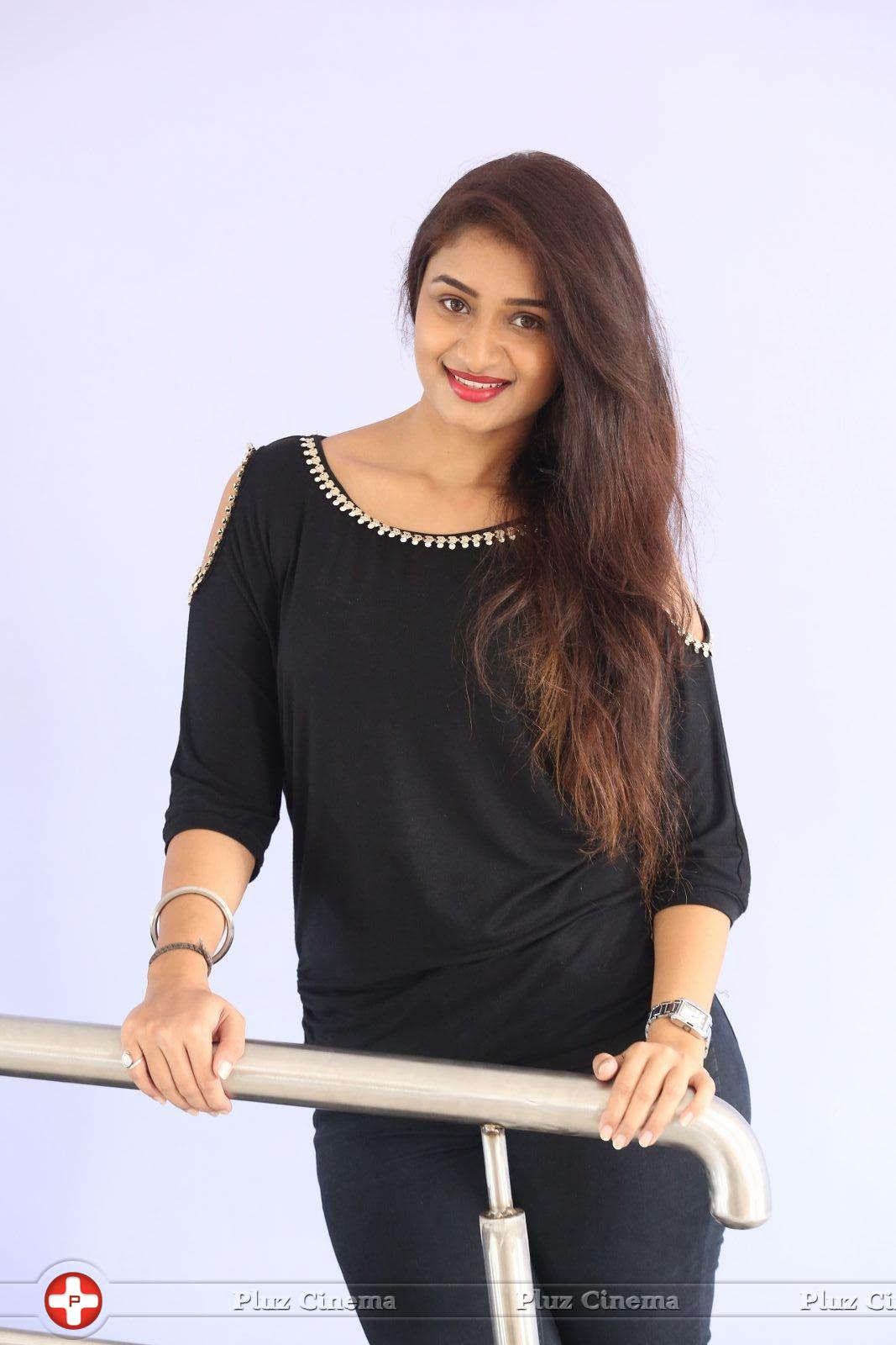 Kiran Chetwani New Photos | Picture 1410194