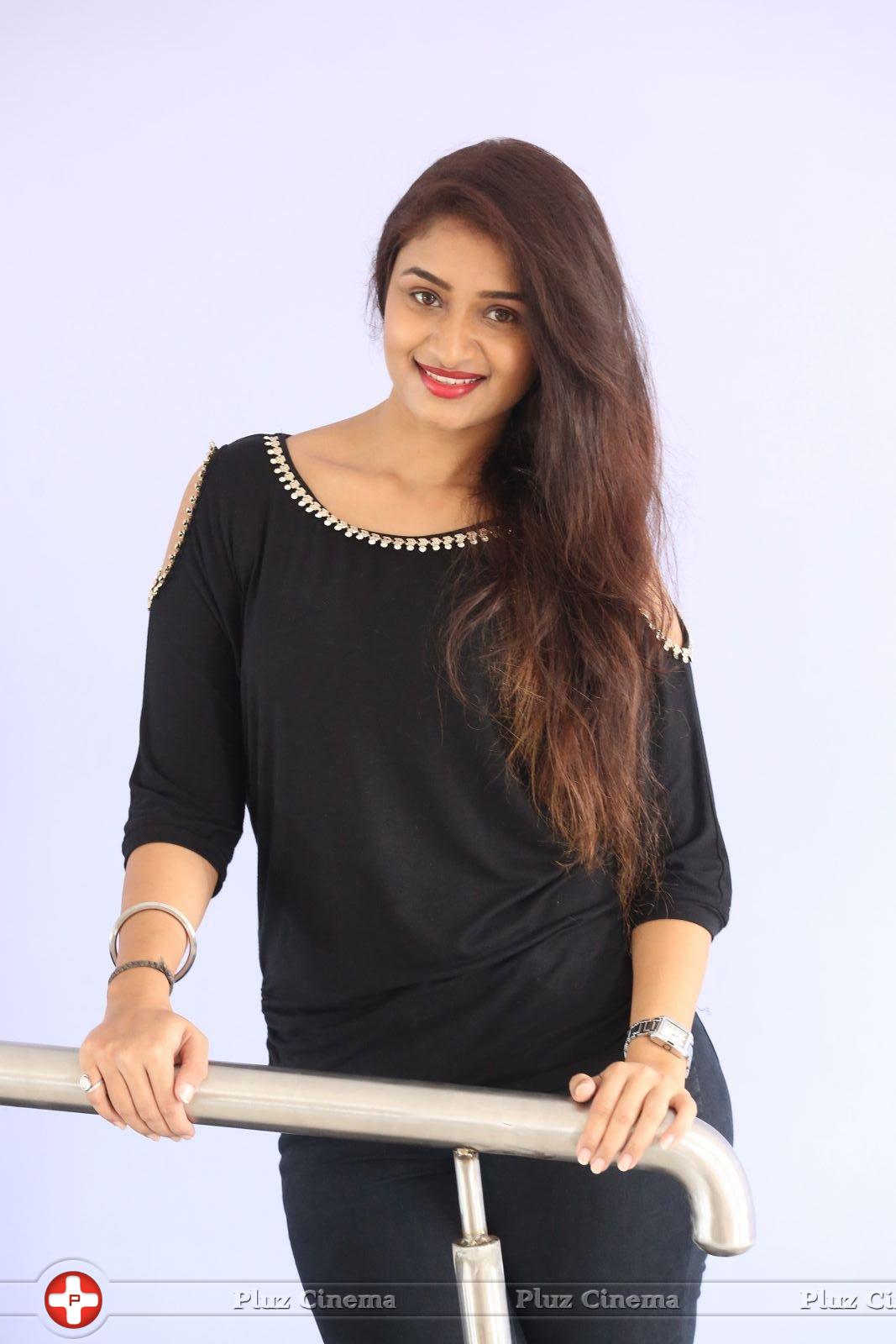 Kiran Chetwani New Photos | Picture 1410195