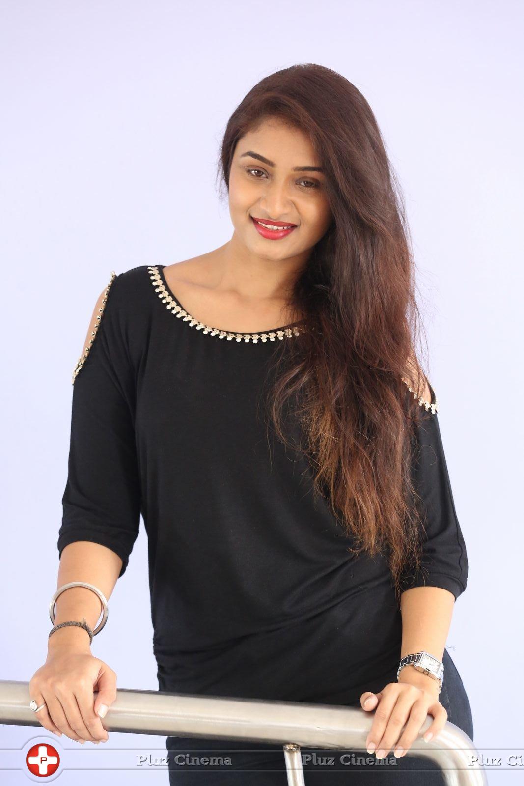 Kiran Chetwani New Photos | Picture 1410196