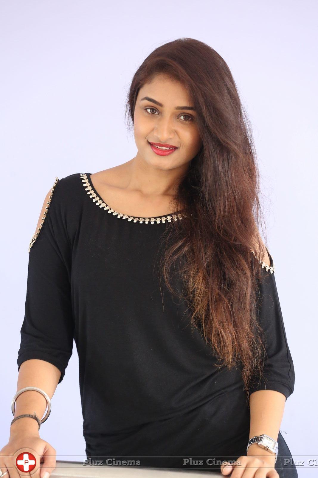 Kiran Chetwani New Photos | Picture 1410197