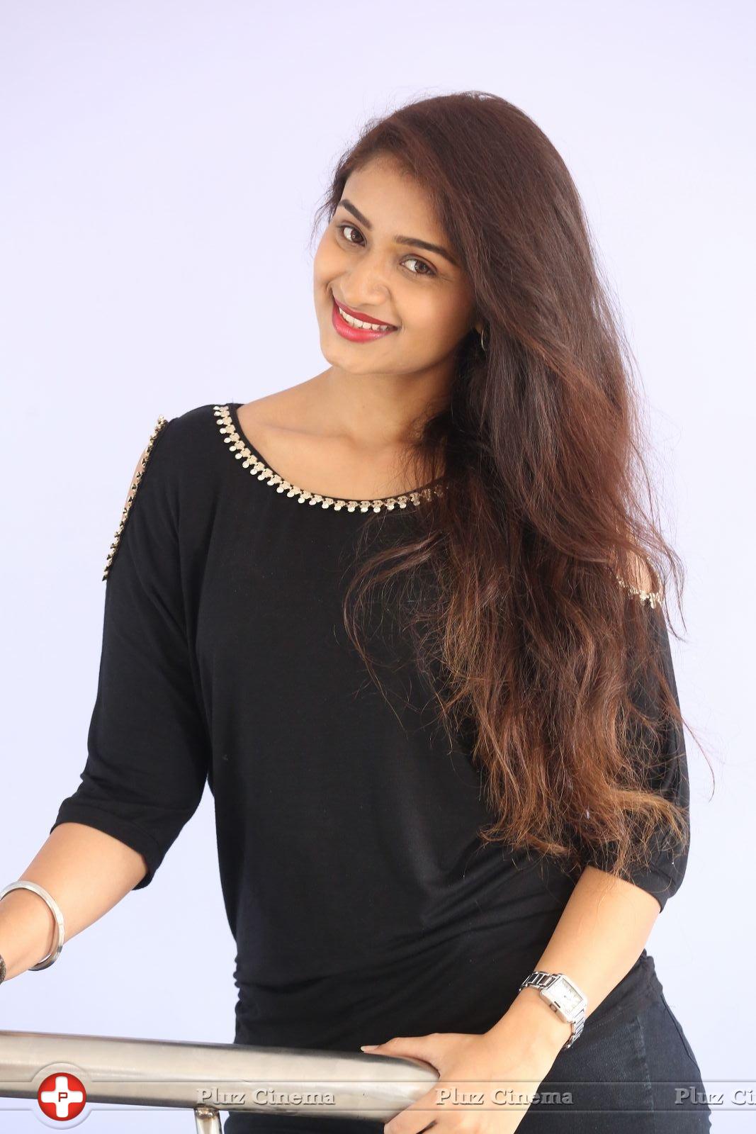 Kiran Chetwani New Photos | Picture 1410199