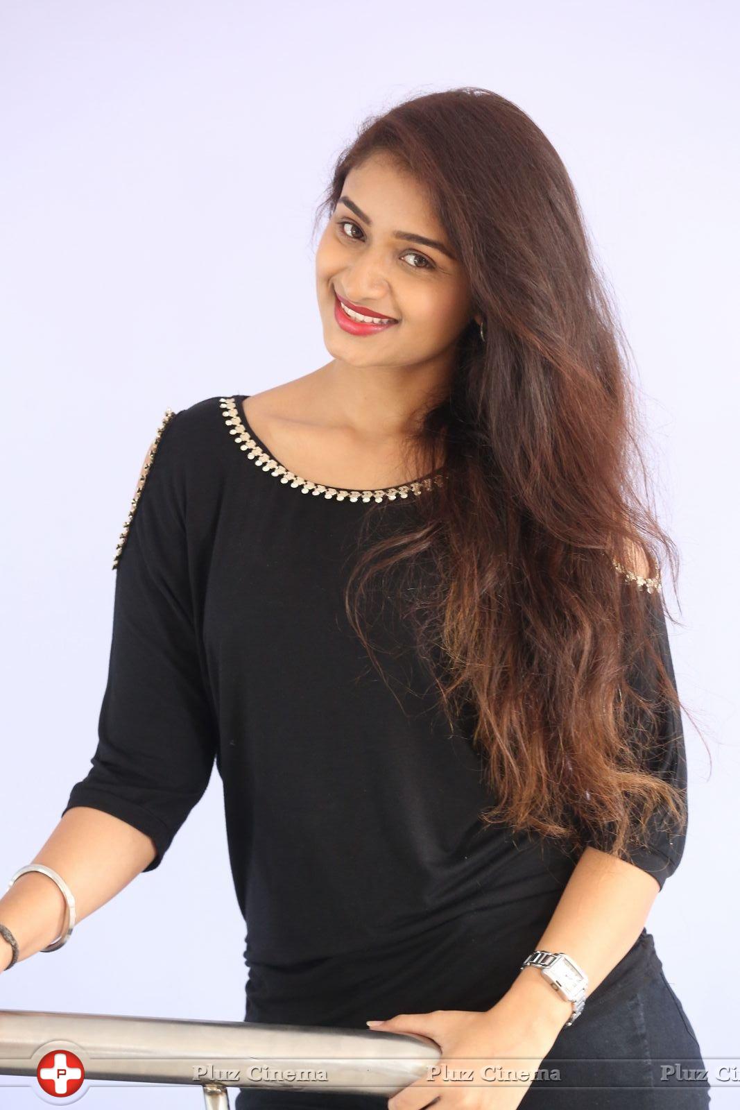 Kiran Chetwani New Photos | Picture 1410200