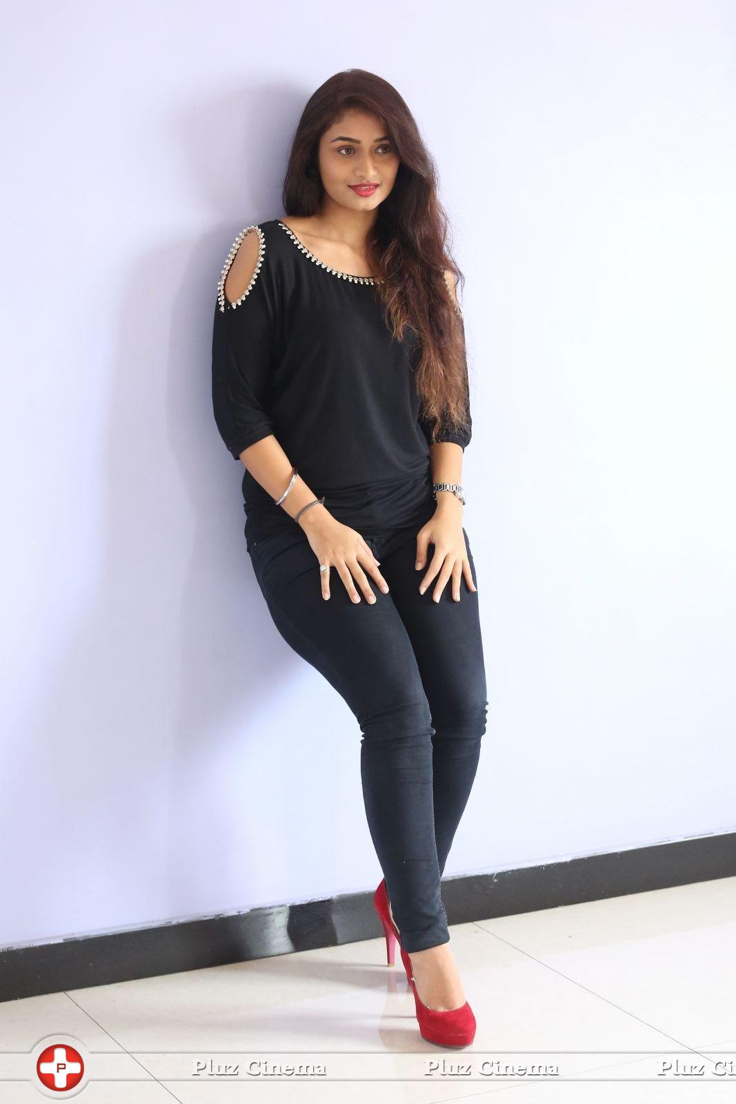 Kiran Chetwani New Photos | Picture 1410211