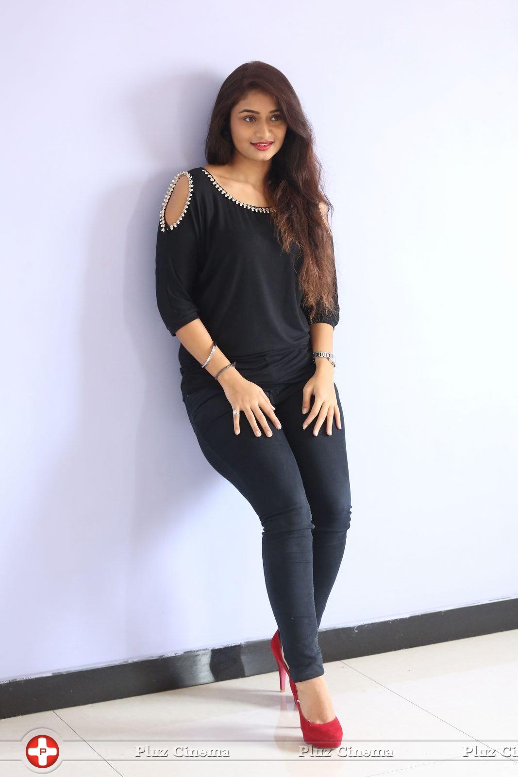 Kiran Chetwani New Photos | Picture 1410212