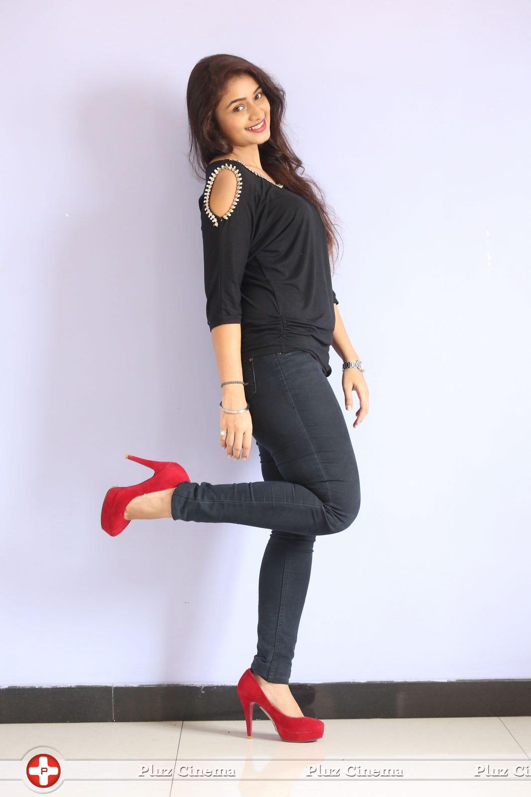 Kiran Chetwani New Photos | Picture 1410231