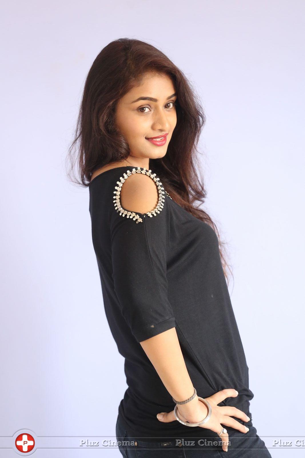 Kiran Chetwani New Photos | Picture 1410241