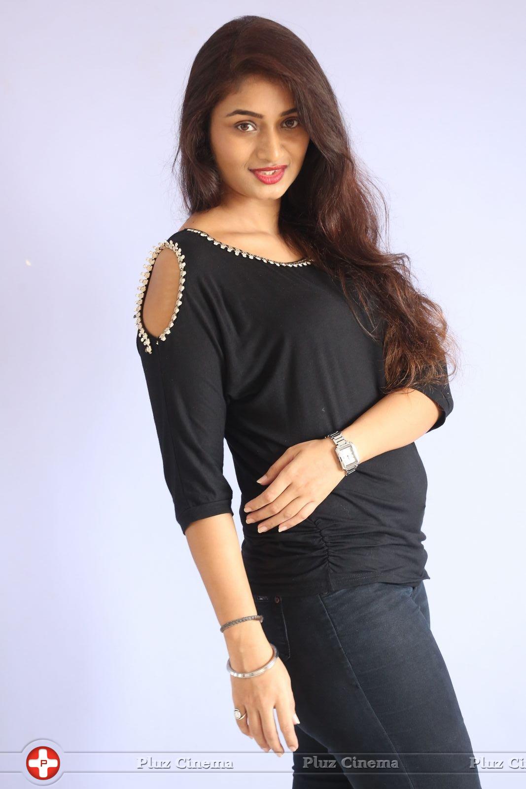 Kiran Chetwani New Photos | Picture 1410244