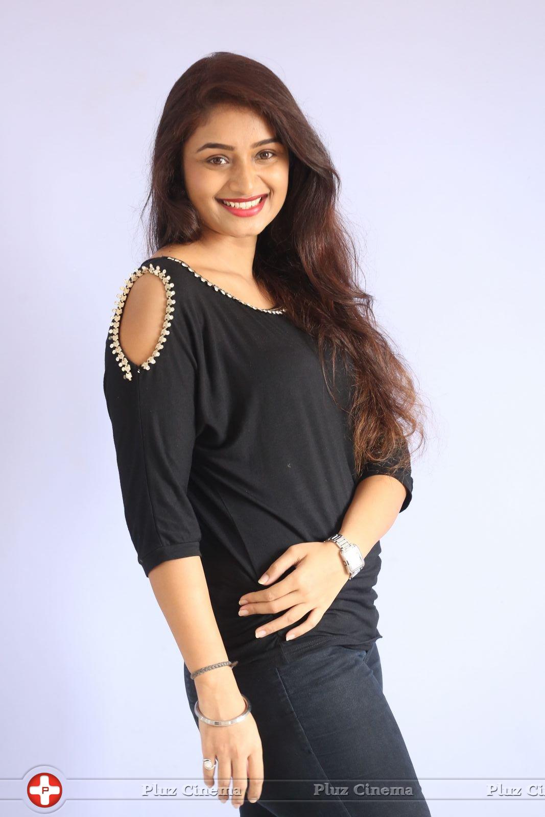 Kiran Chetwani New Photos | Picture 1410247