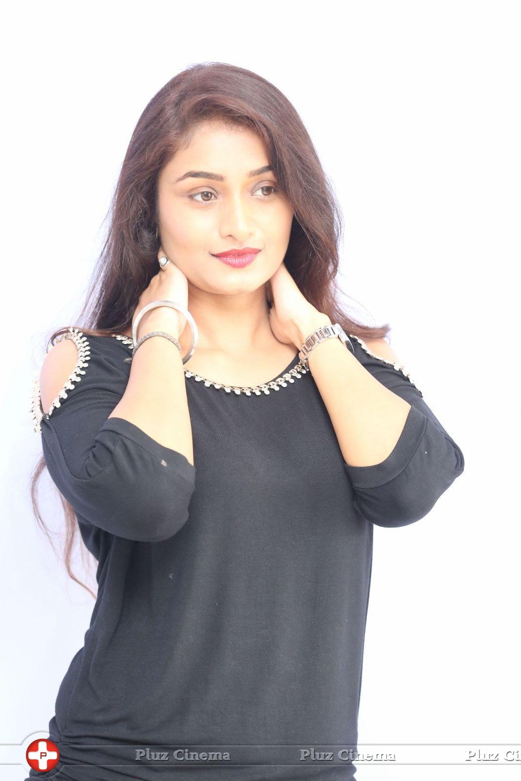 Kiran Chetwani New Photos | Picture 1410250