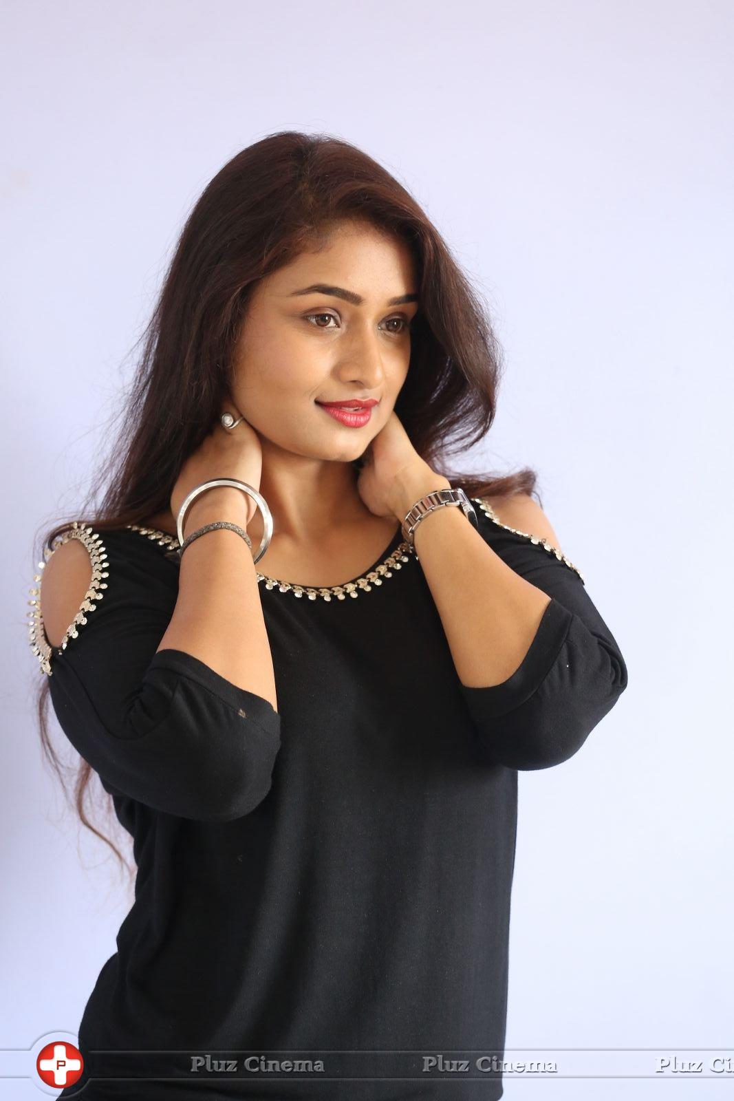 Kiran Chetwani New Photos | Picture 1410251