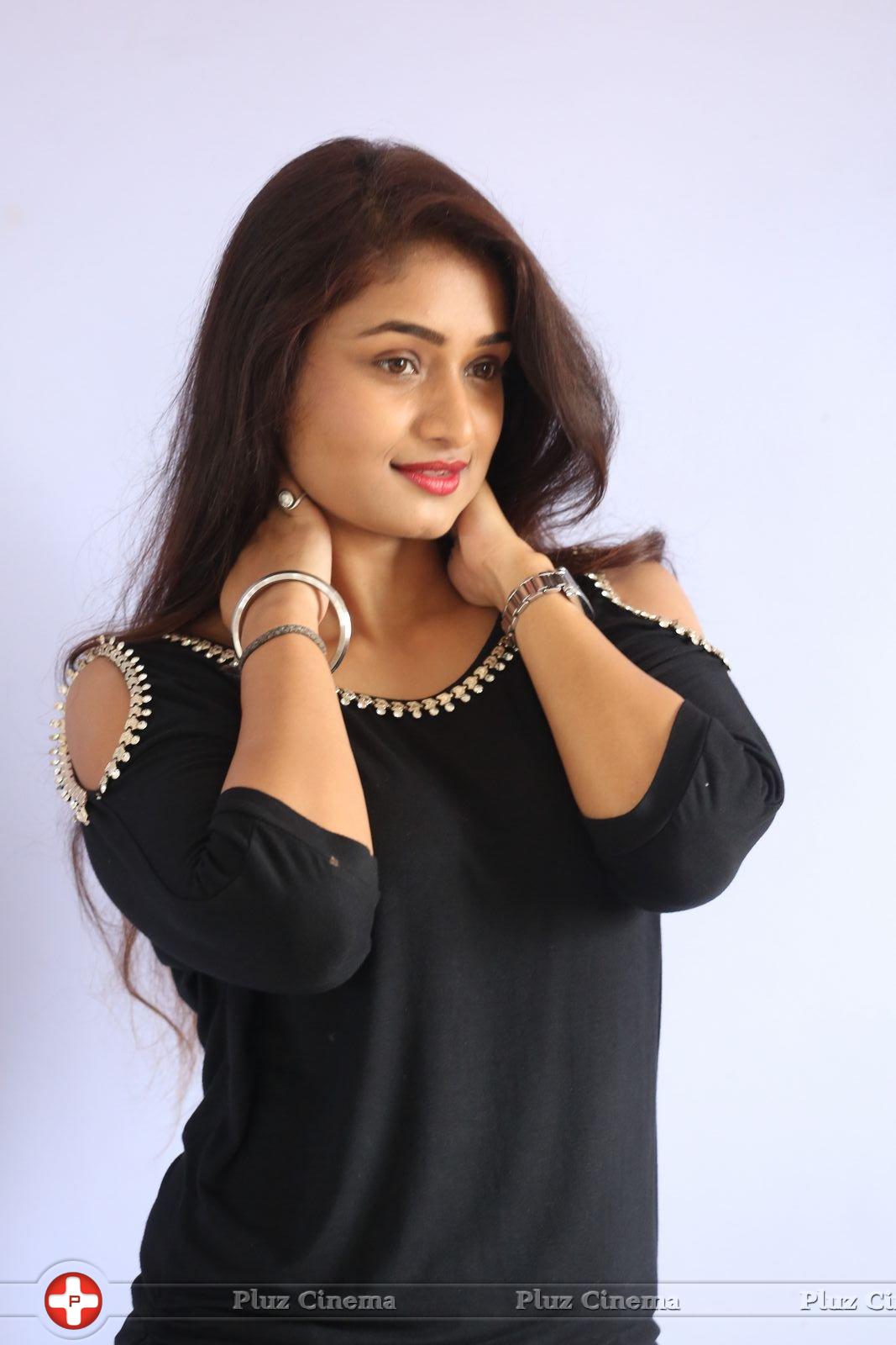 Kiran Chetwani New Photos | Picture 1410252