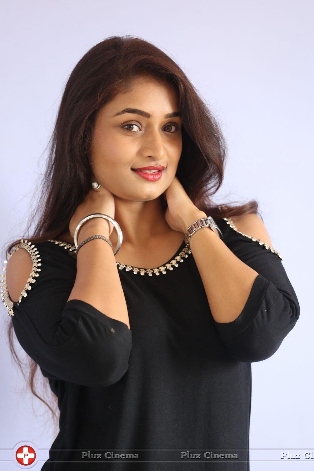 Kiran Chetwani New Photos | Picture 1410254