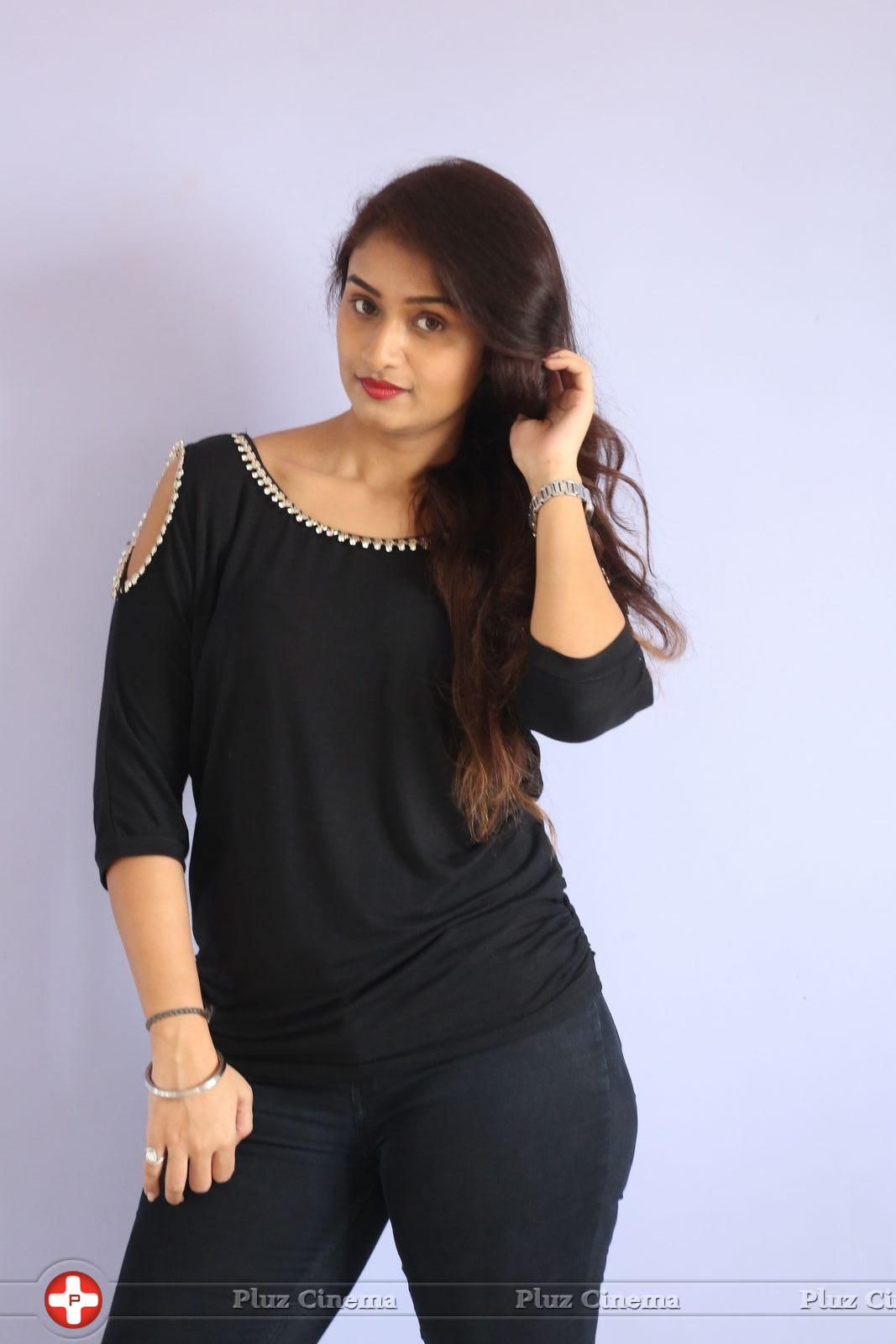 Kiran Chetwani New Photos | Picture 1410270