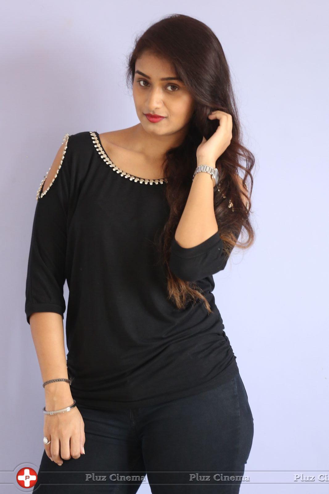 Kiran Chetwani New Photos | Picture 1410271