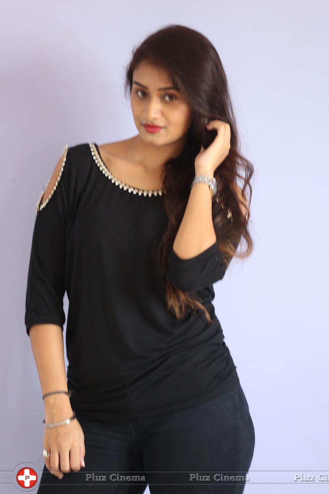 Kiran Chetwani New Photos | Picture 1410272