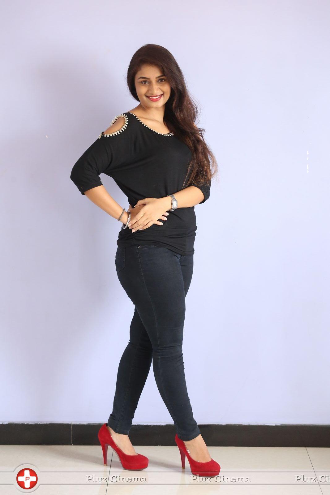 Kiran Chetwani New Photos | Picture 1410277