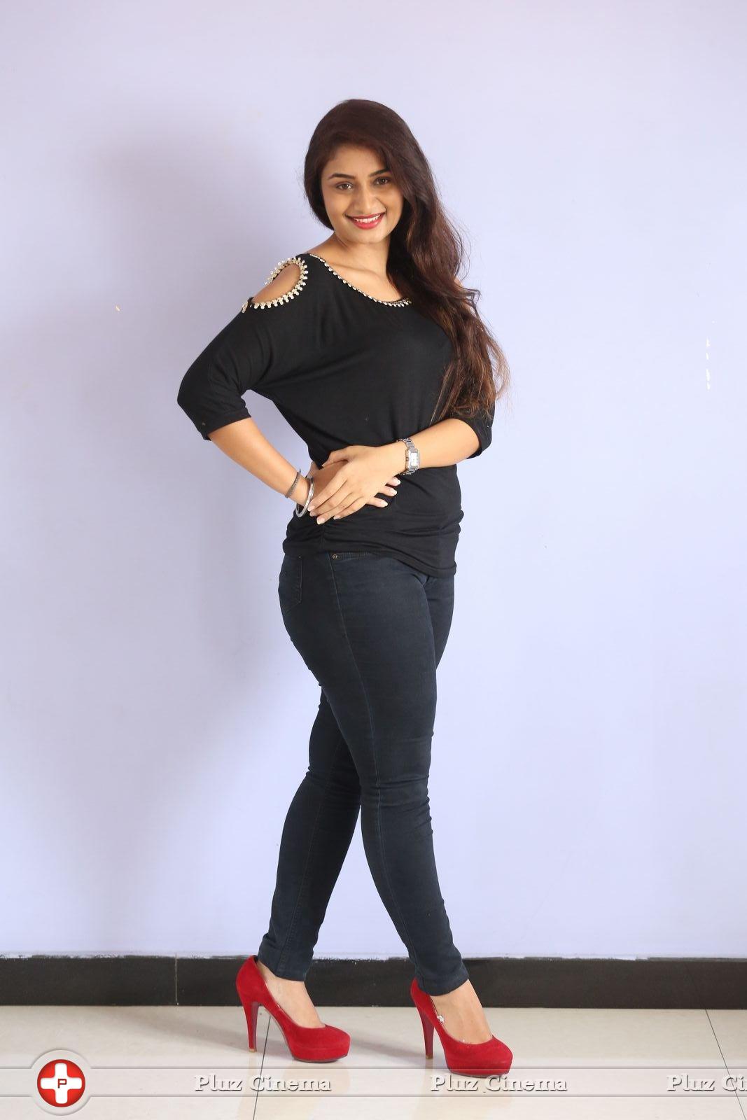 Kiran Chetwani New Photos | Picture 1410278