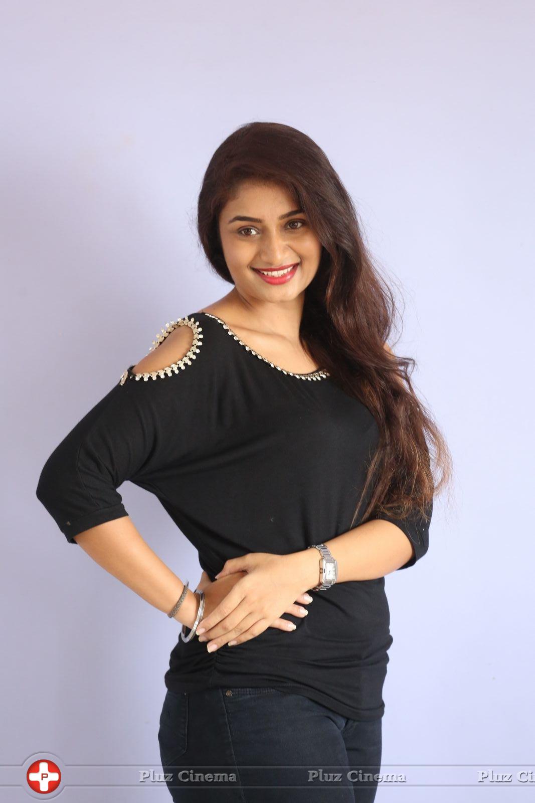 Kiran Chetwani New Photos | Picture 1410279