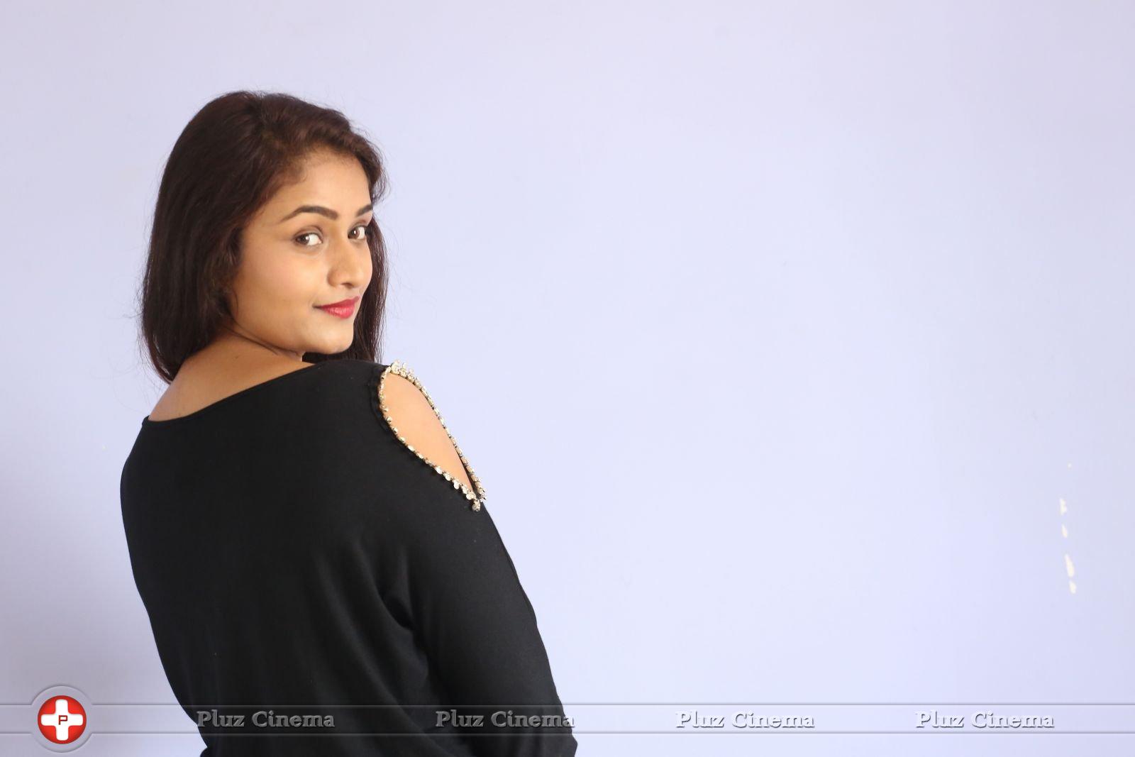 Kiran Chetwani New Photos | Picture 1410283