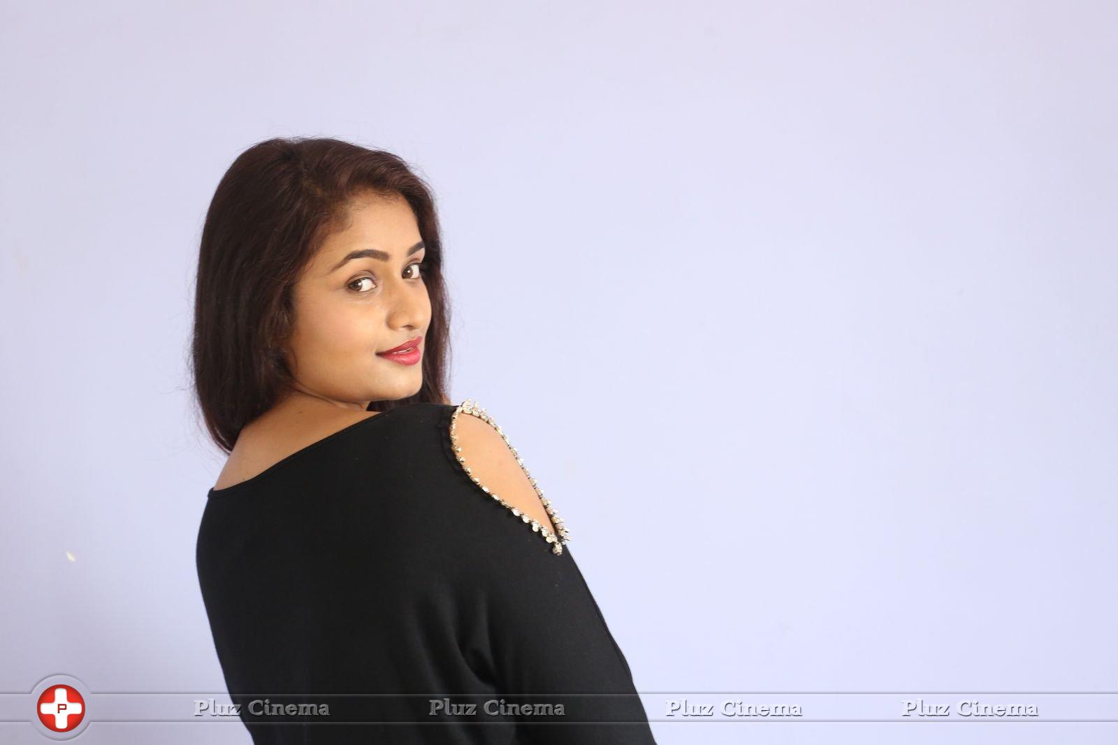 Kiran Chetwani New Photos | Picture 1410284