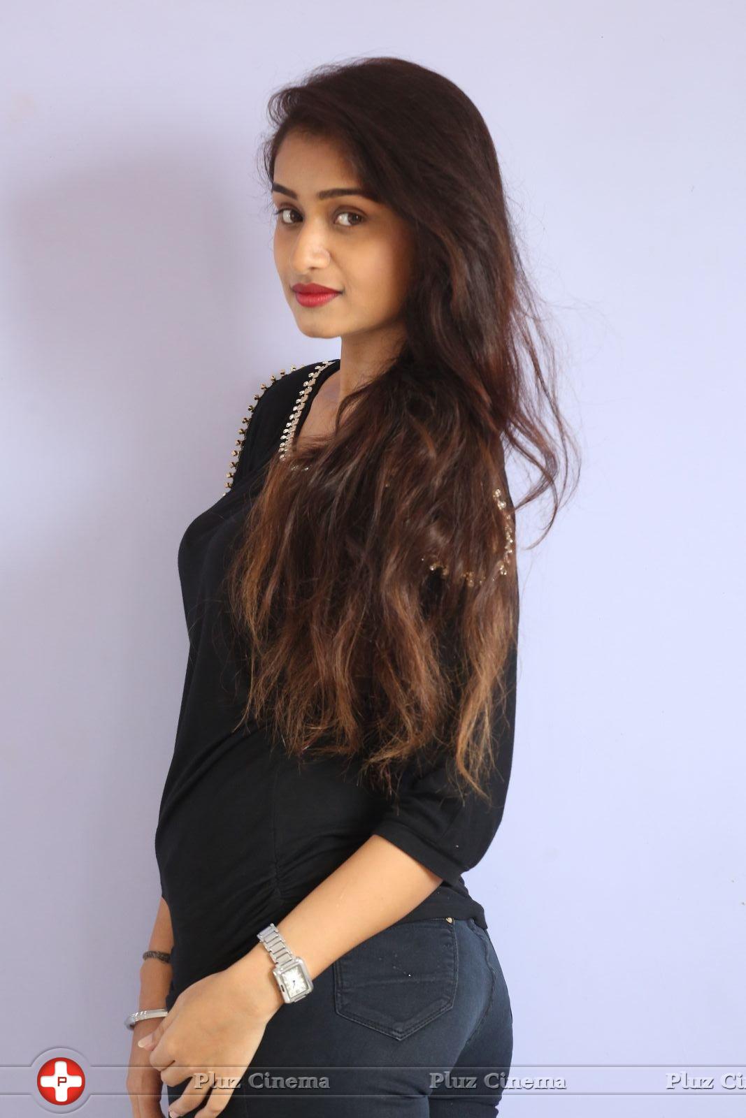 Kiran Chetwani New Photos | Picture 1410292