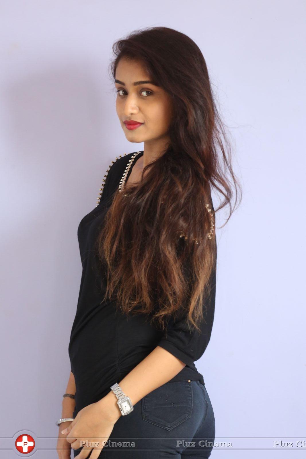 Kiran Chetwani New Photos | Picture 1410293