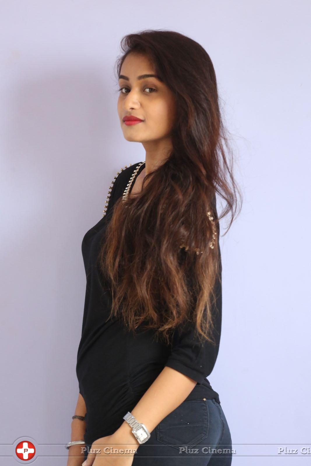 Kiran Chetwani New Photos | Picture 1410296