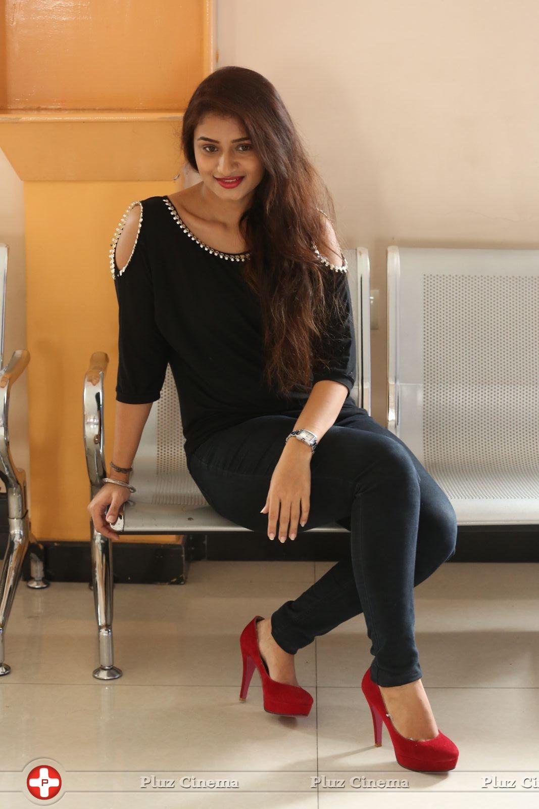 Kiran Chetwani New Photos | Picture 1410297