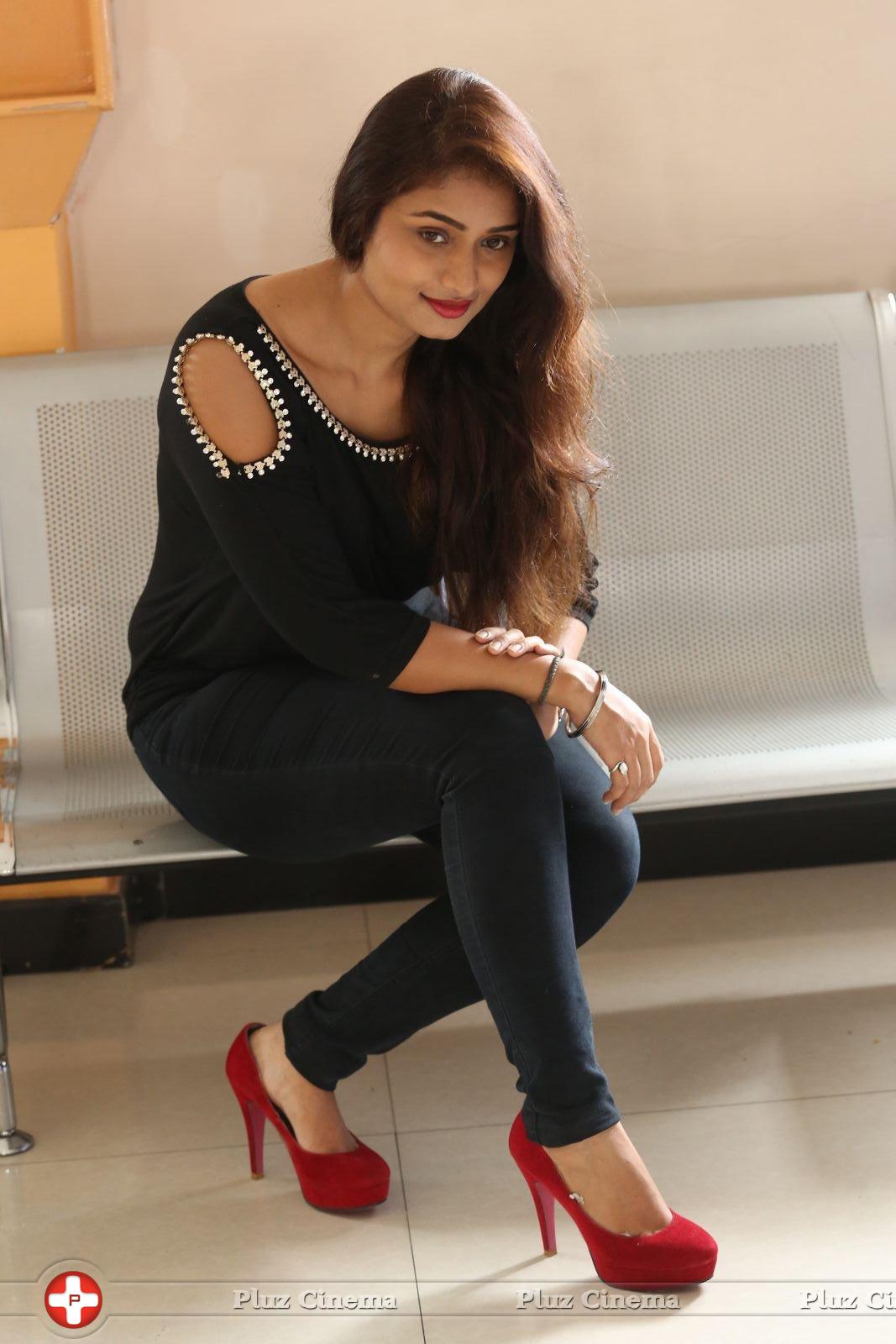 Kiran Chetwani New Photos | Picture 1410300