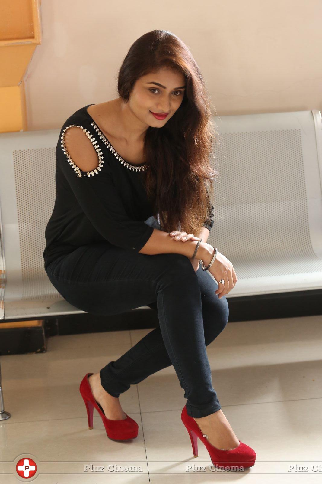 Kiran Chetwani New Photos | Picture 1410301