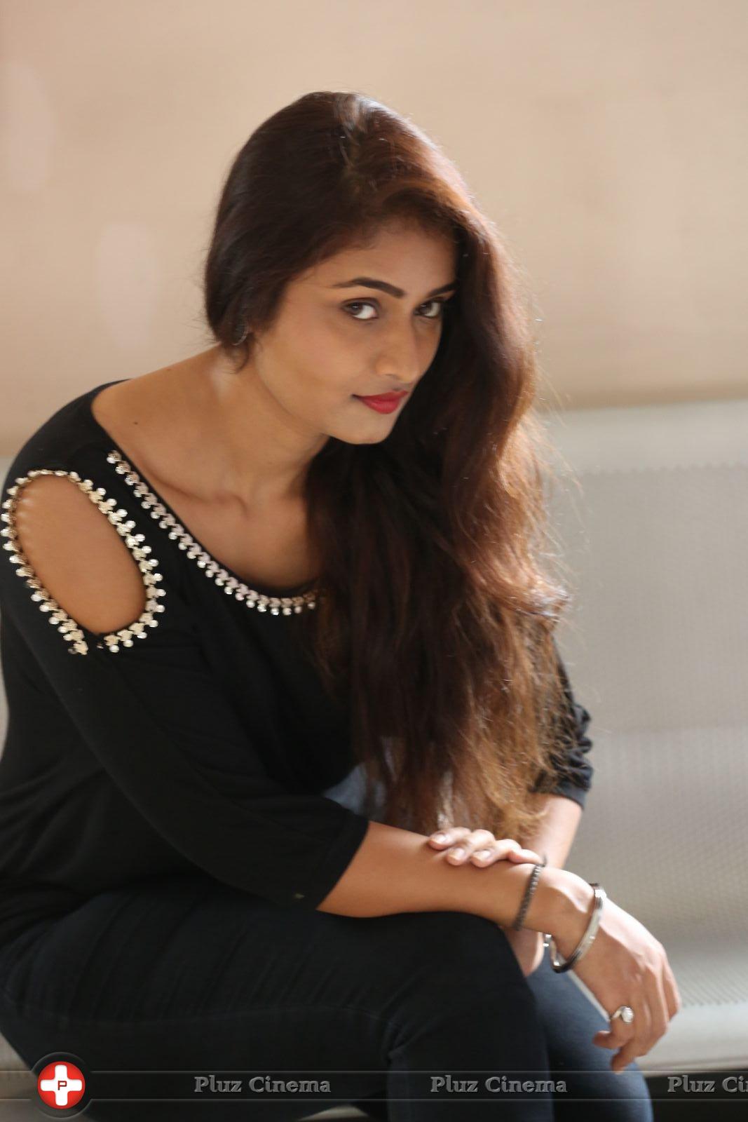 Kiran Chetwani New Photos | Picture 1410303