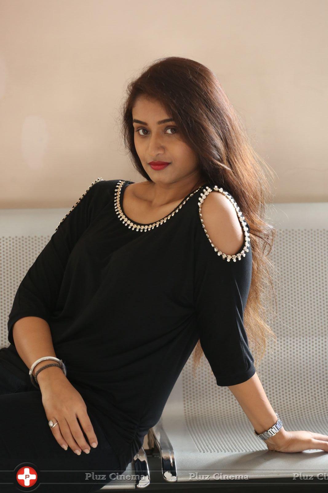 Kiran Chetwani New Photos | Picture 1410306