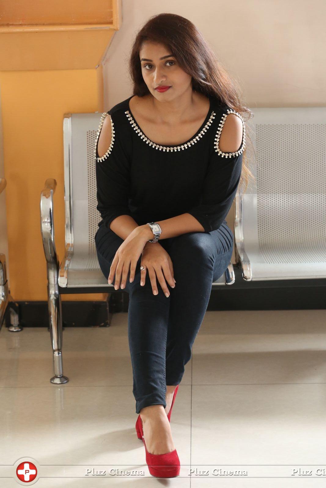 Kiran Chetwani New Photos | Picture 1410309