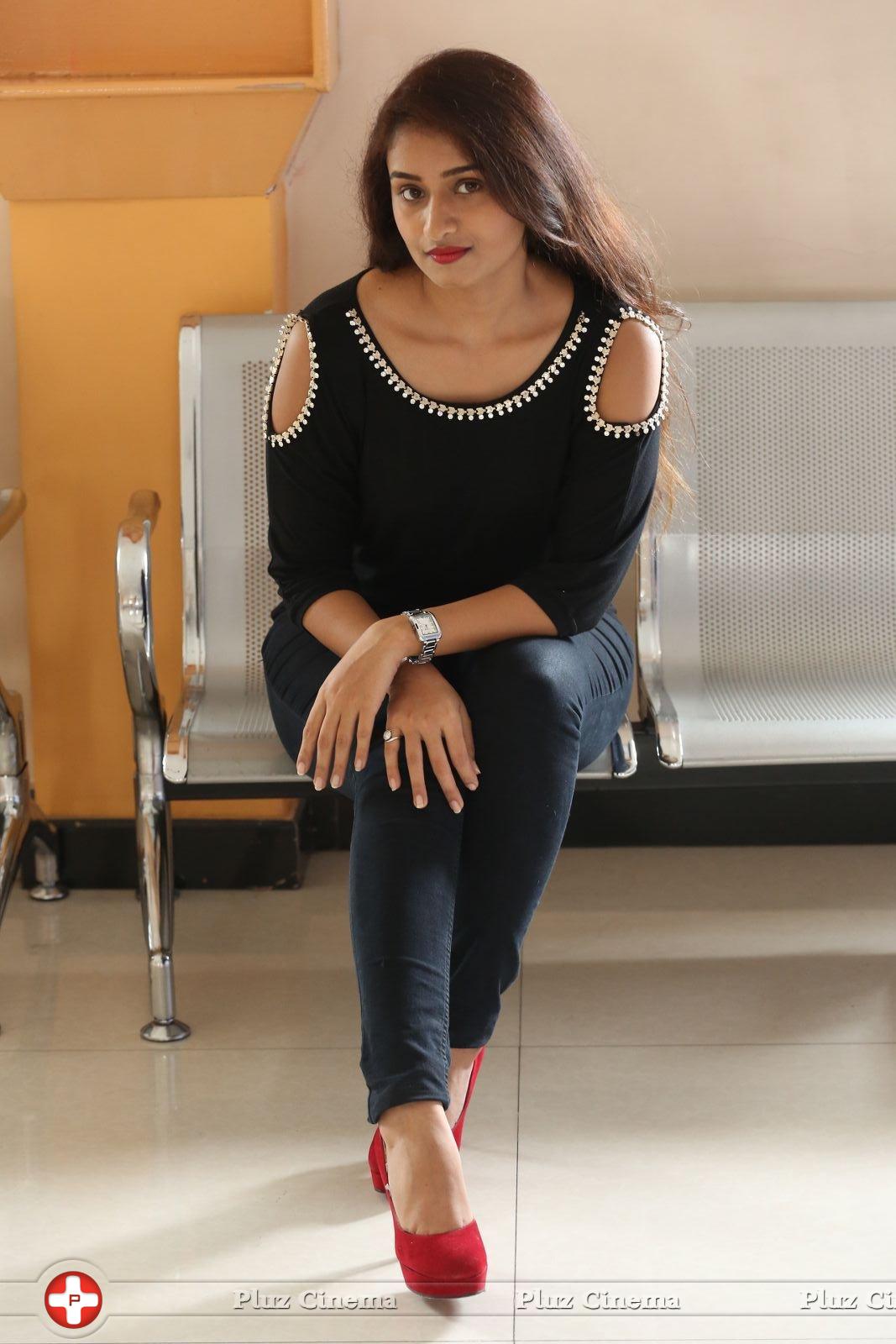 Kiran Chetwani New Photos | Picture 1410310