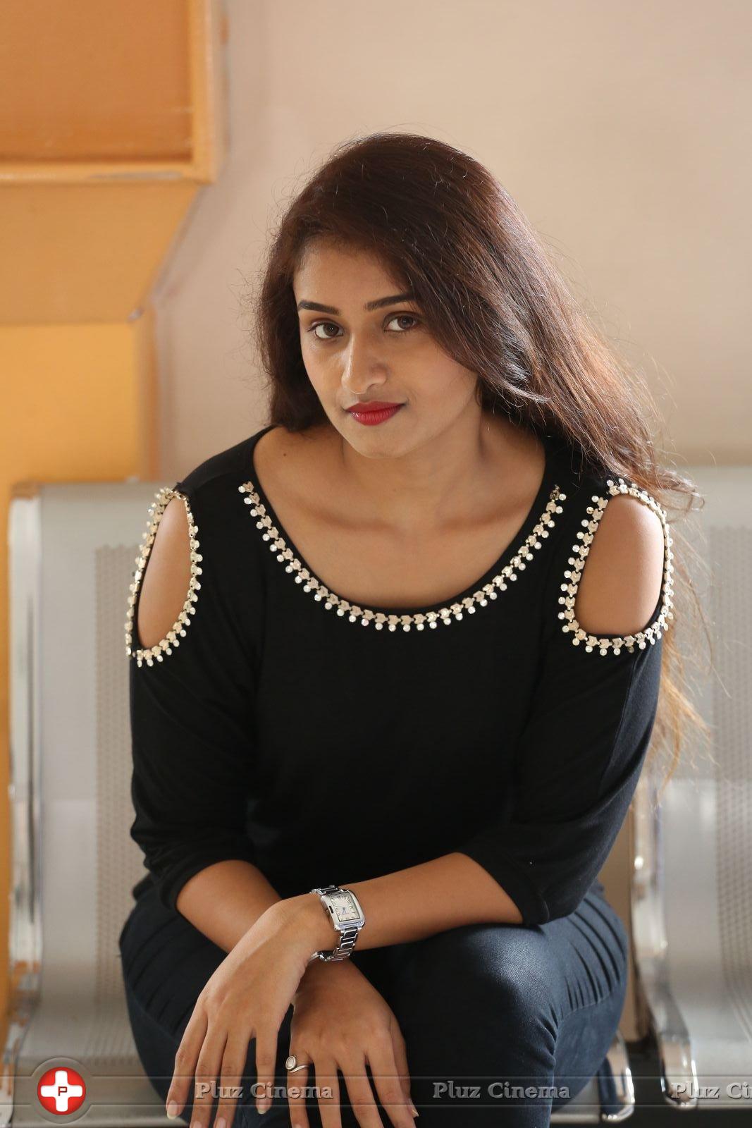 Kiran Chetwani New Photos | Picture 1410311