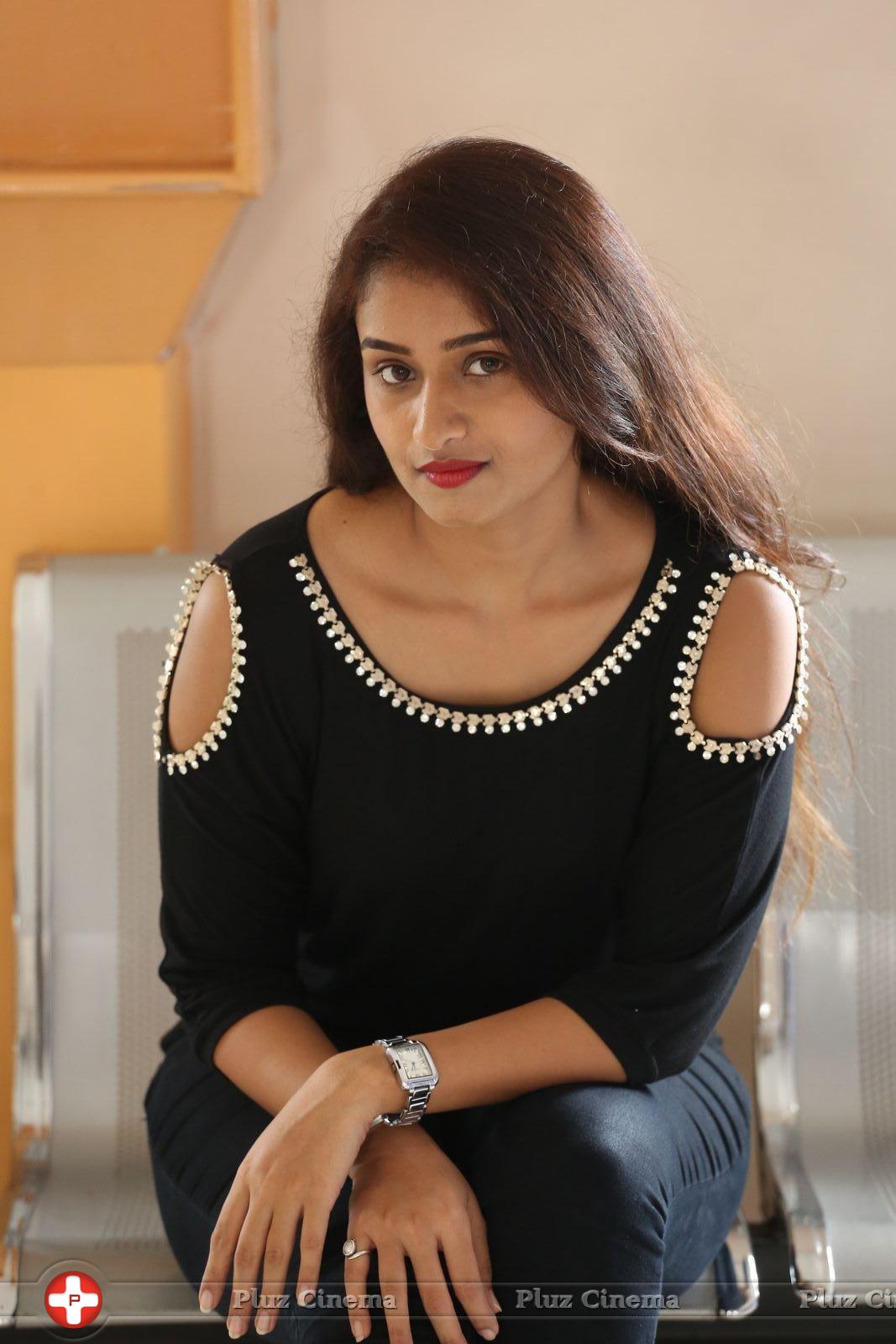 Kiran Chetwani New Photos | Picture 1410312