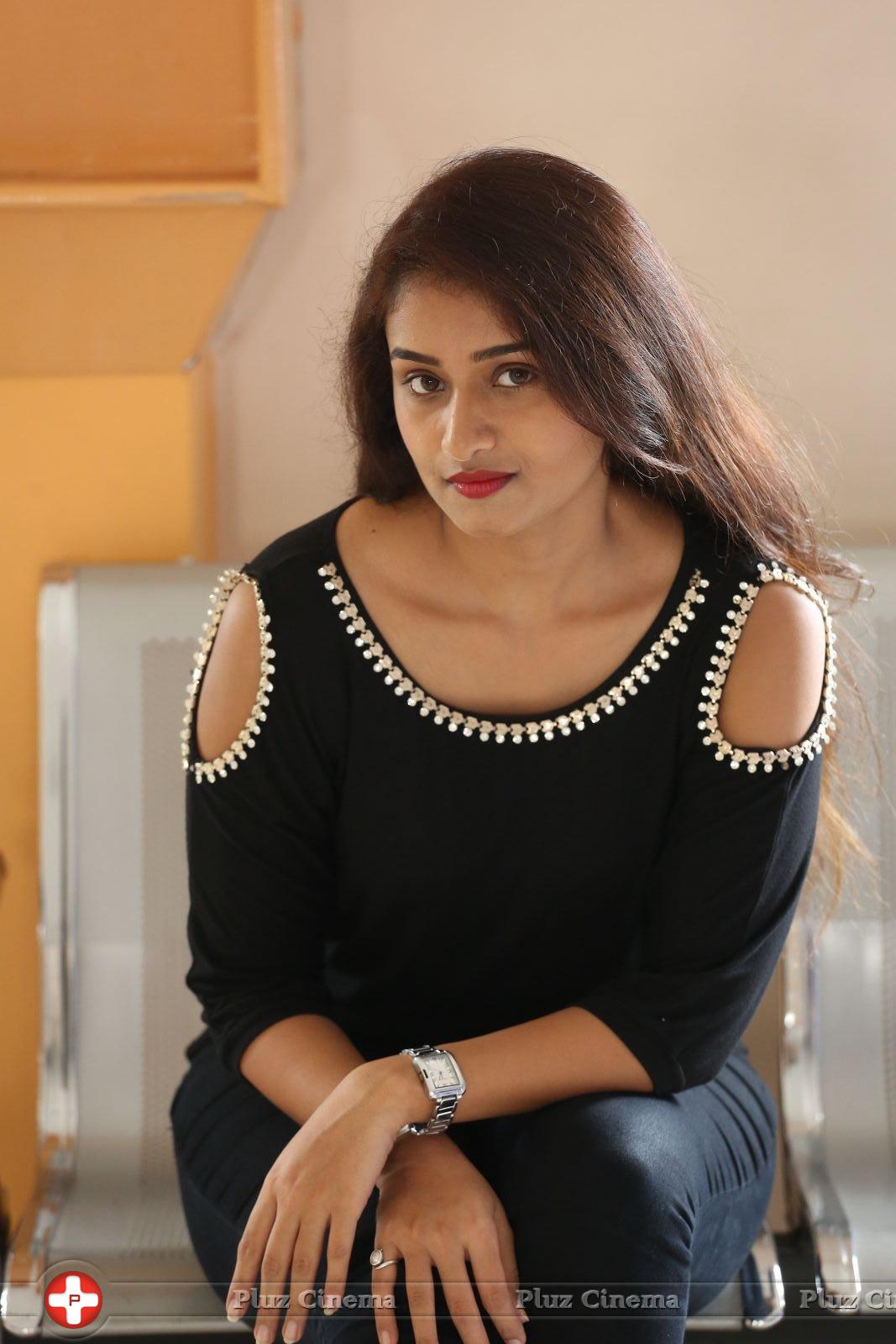 Kiran Chetwani New Photos | Picture 1410313