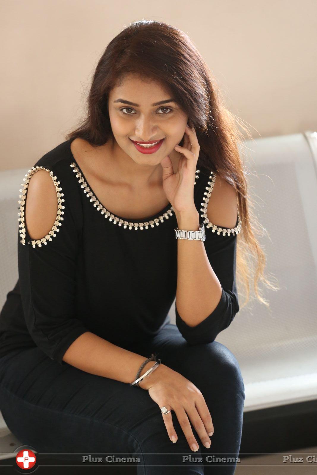 Kiran Chetwani New Photos | Picture 1410320