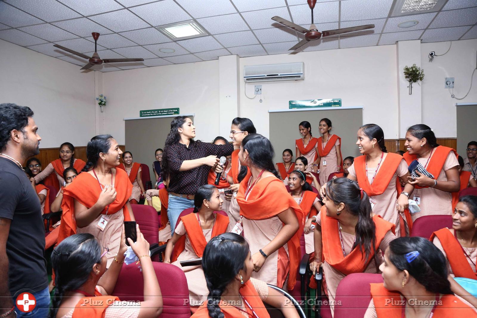 Tanu Vachhenanta Movie Team @ Vijayavada SIddardha College | Picture 1422023