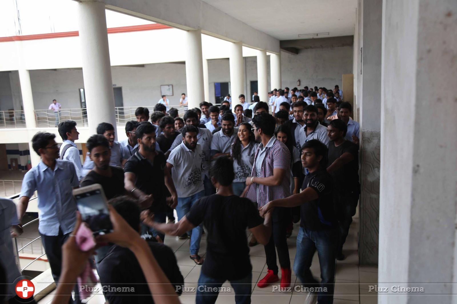 Tanu Vachhenanta Movie Team @ Vijayavada SIddardha College | Picture 1422027