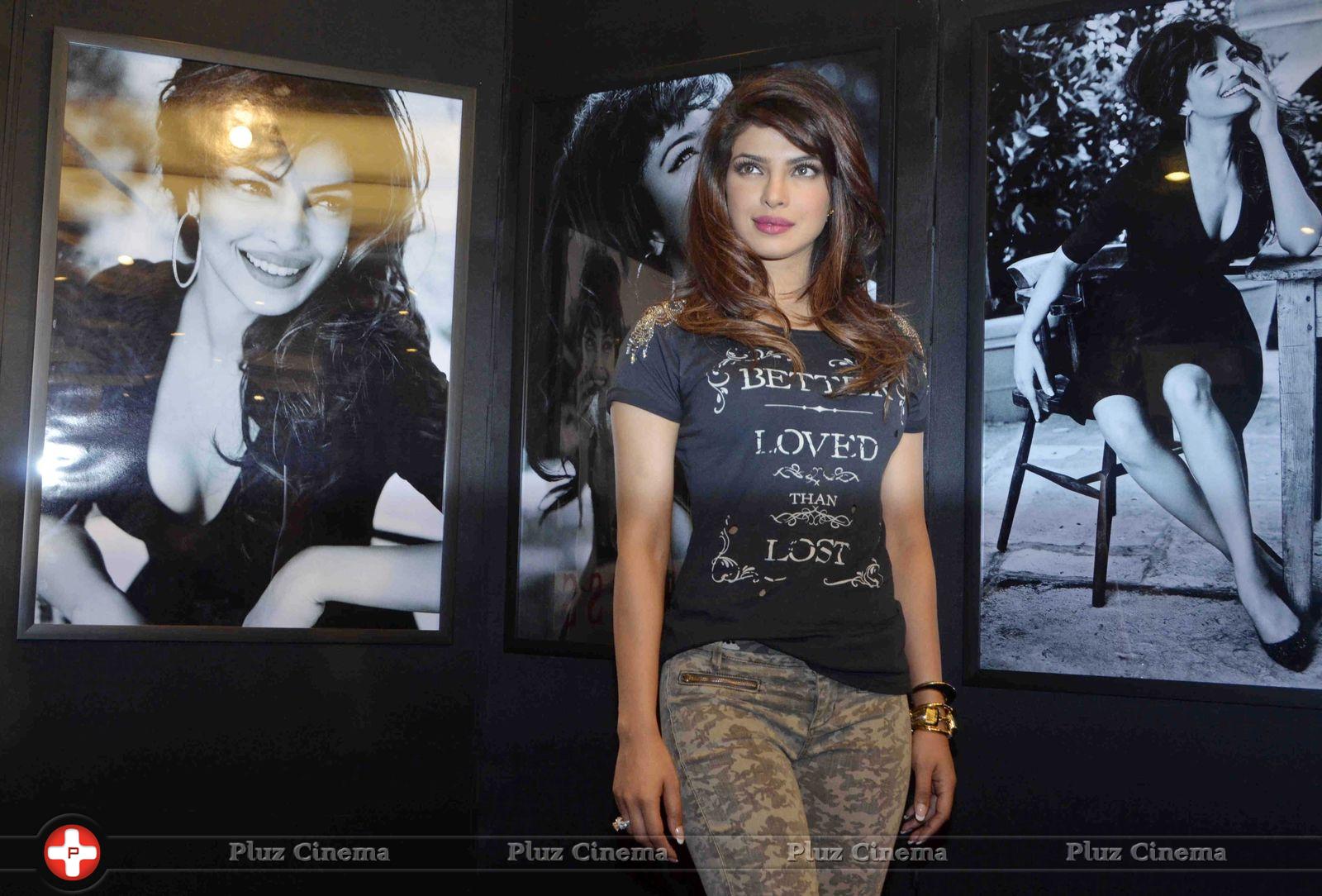 Priyanka Chopra - Priyanka Chopra Unveils Guess Advertising Holiday Campaign Photos | Picture 658088