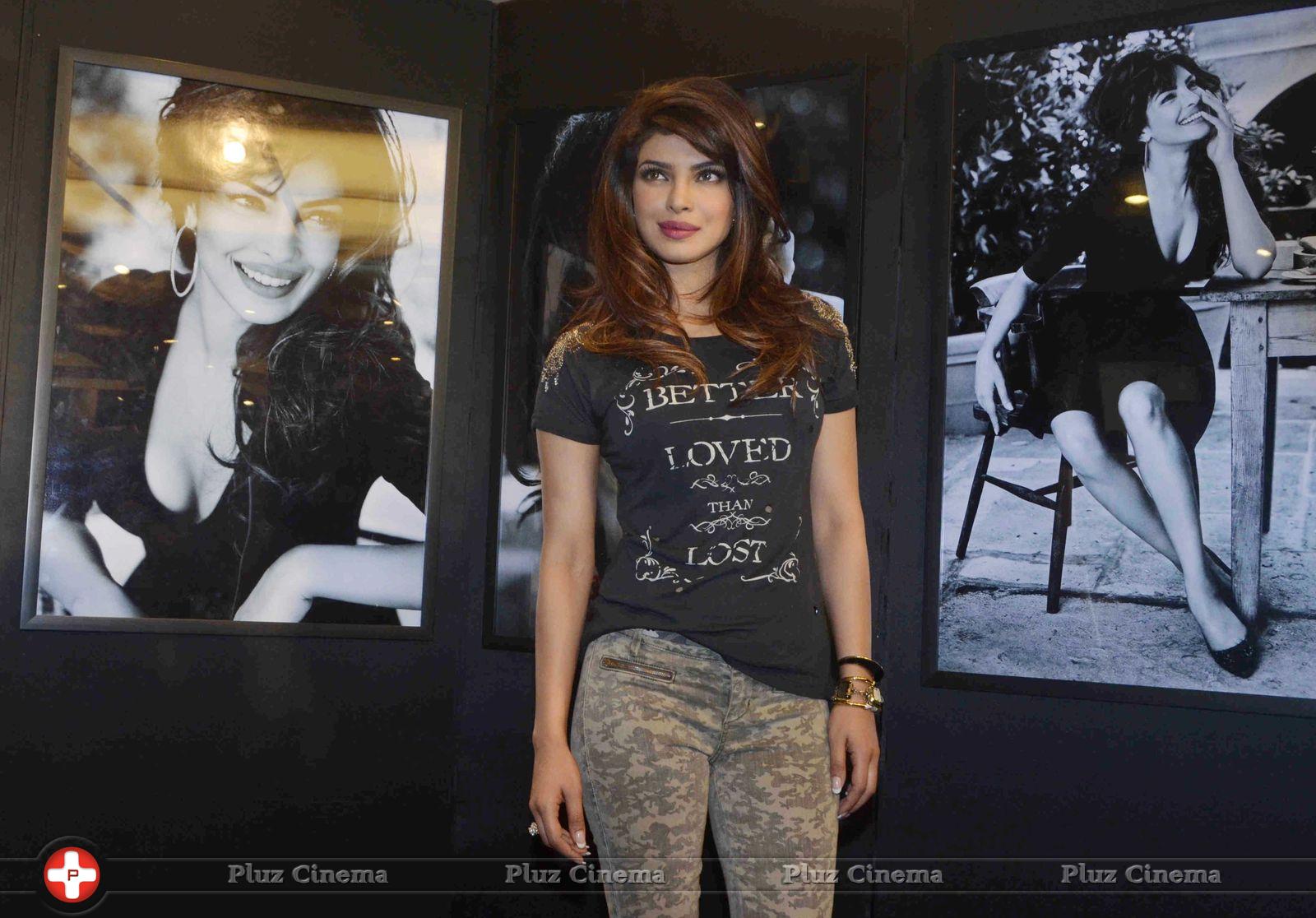 Priyanka Chopra - Priyanka Chopra Unveils Guess Advertising Holiday Campaign Photos | Picture 658092