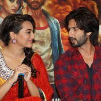 Shahid and Sonakshi Promote R Rajkumar at Reliance Digital Photos | Picture 657575
