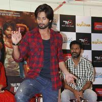 Shahid Kapoor - Shahid and Sonakshi Promote R Rajkumar at Reliance Digital Photos | Picture 657577