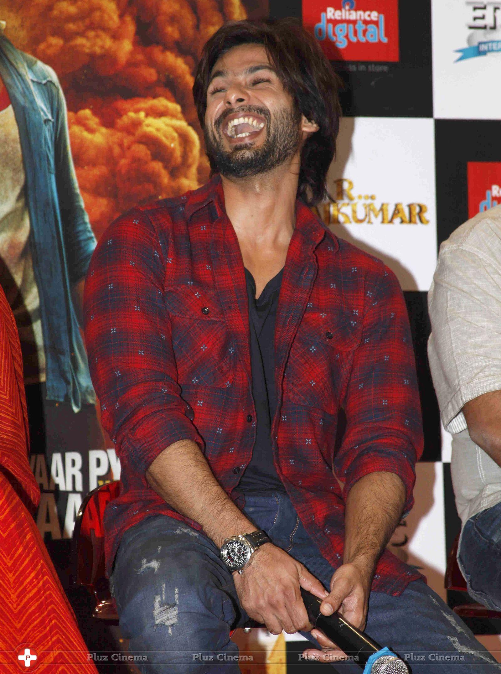 Shahid Kapoor - Shahid and Sonakshi Promote R Rajkumar at Reliance Digital Photos | Picture 657572