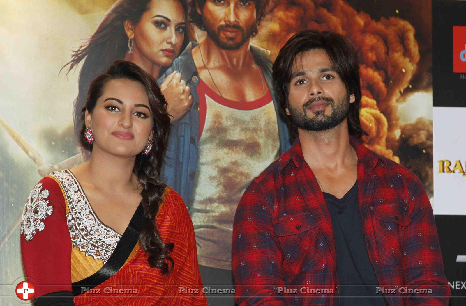 Shahid and Sonakshi Promote R Rajkumar at Reliance Digital Photos | Picture 657591