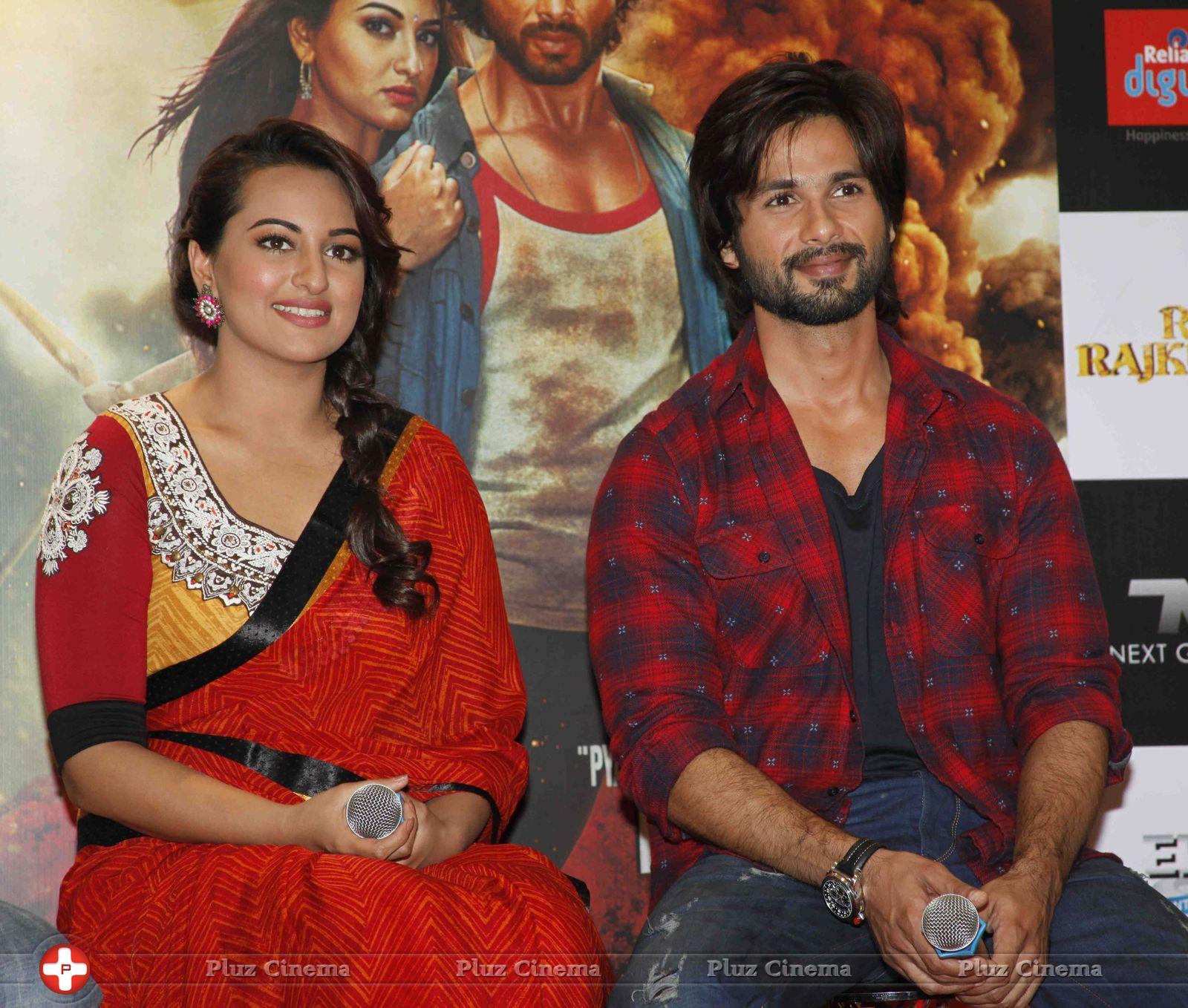 Shahid and Sonakshi Promote R Rajkumar at Reliance Digital Photos | Picture 657593